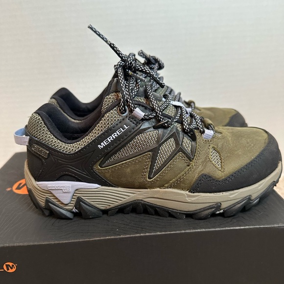 New in Box Merrell Green and Black Hiking Trail shoes, size 5.5 - Picture 4 of 7